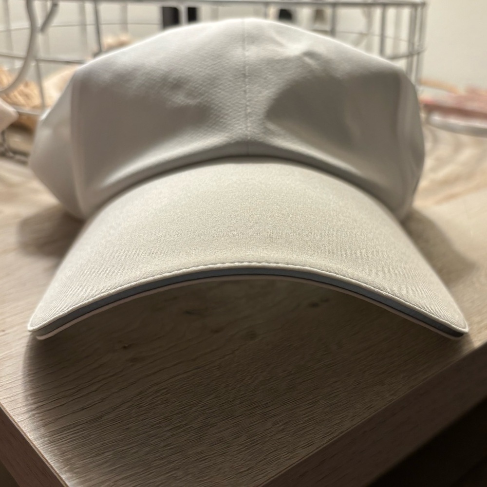 Lululemon White Fast and Free Running hat, size S/M, never worn with tags